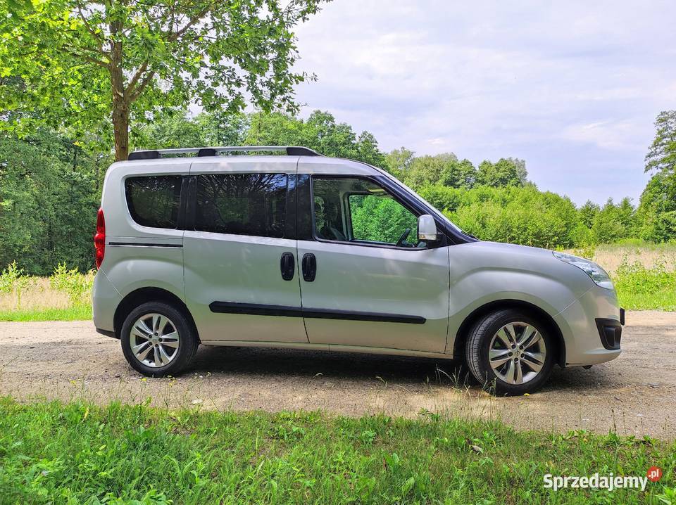 Opel Combo 16 CDTI 2017 r Salon srebrny Combo mazowieckie
