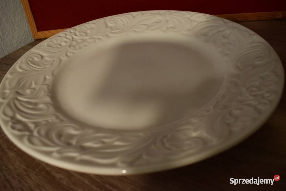 Patera Bogucice z reliefowanym brzegiem 32 Porcelana i szkło Chełmno