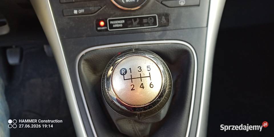 Auris LIFT 18 benzyna 147 Szwajcar lekko uszkodzony Pilawa