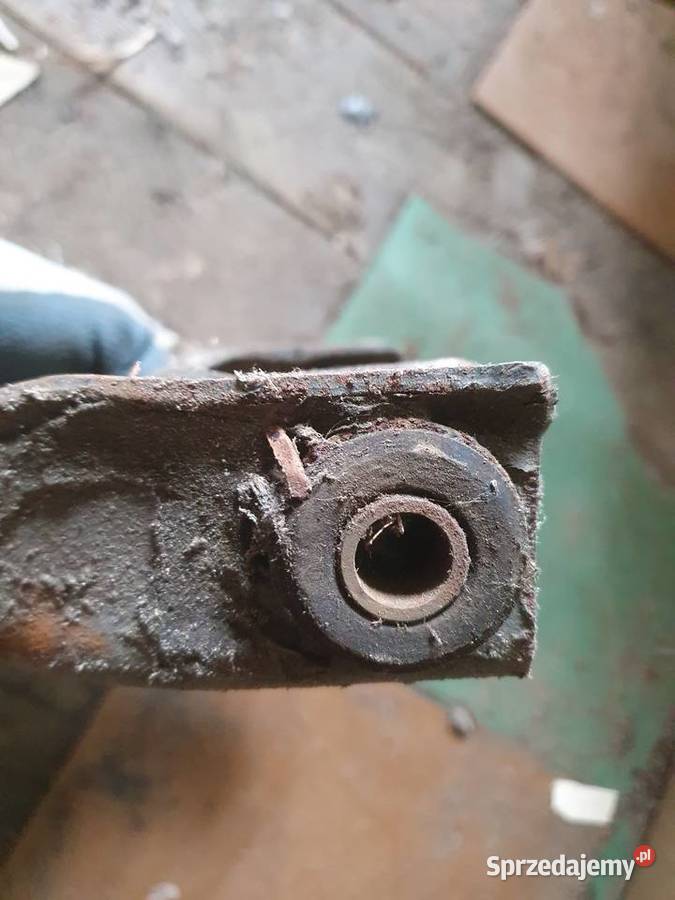 Wahacz Tylny Trabant czop Piasty OśkaMocowanie Wahacze