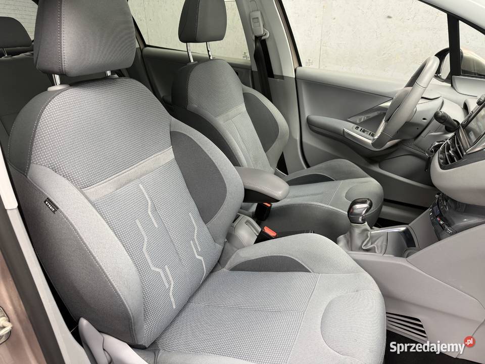 Salon Polska 14 Benzyna panorama nowe opony Hatchback Poznań