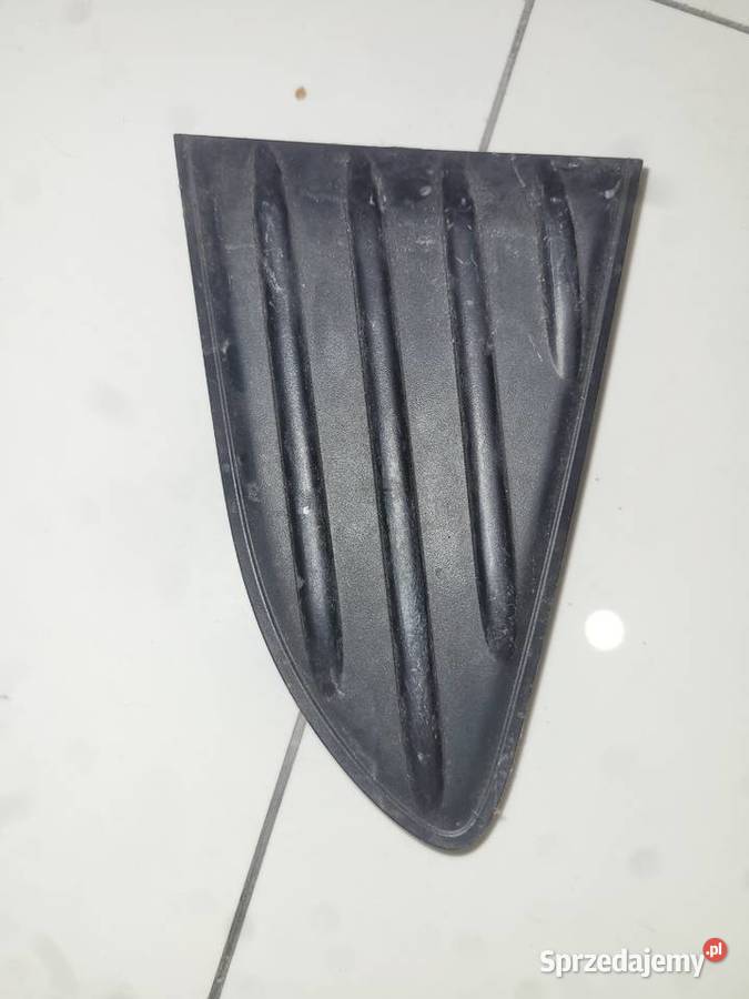 Toyota yaris iii 3 lift 17 kratka zderzaka tyl osobowe Krosno sprzedam