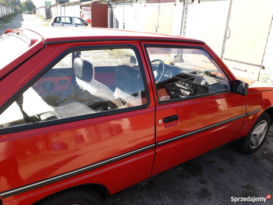 Czerwona garażowana Tavria na chodzie rocznik 93 Rok produkcji 1993 Poddębice sprzedam