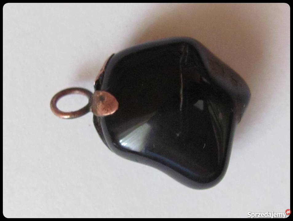 Wisiorek czarny kamień sprzedam