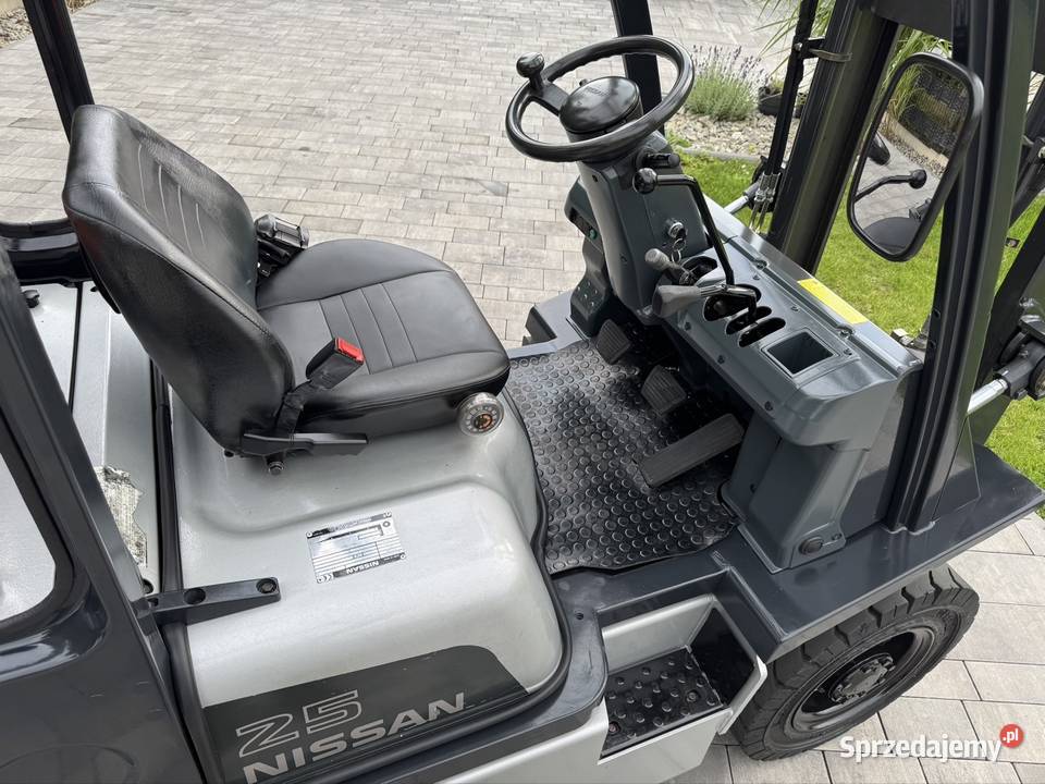 Wózek widłowy Nissan 25 t triplex wolny skok Nissan Wilkołaz-Stacja Kolejowa
