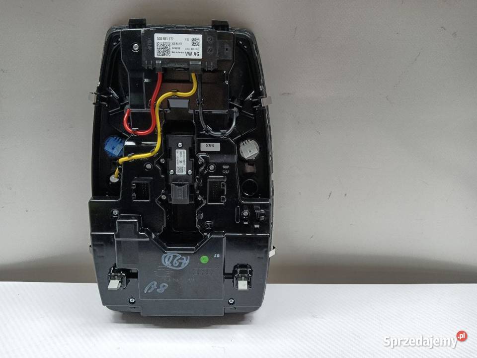 LAMPKA PODSUFITKI AUDI A8 D5 4N0947135CF osobowe sprzedam