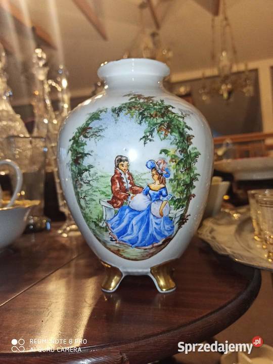 Wazon ze scenkami dworskimi w dwóch medalionach Gdańsk