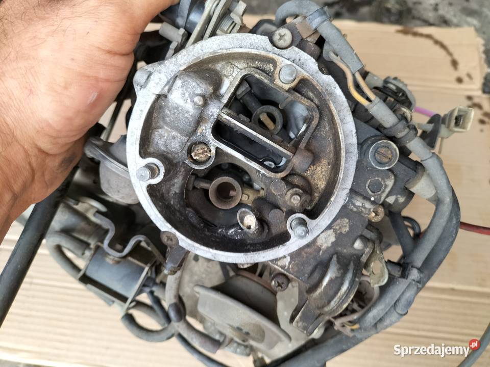 Audi 80B3 B3 18 B GAŹNIK KOLEKTOR SSĄCY Części samochodowe