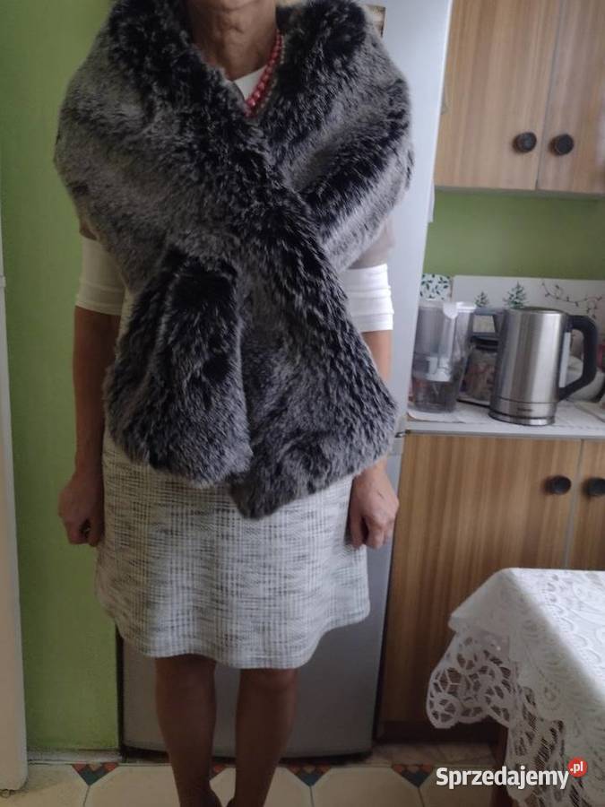ZARAOgromna futrzana etola szal futerko z Dodatki małopolskie