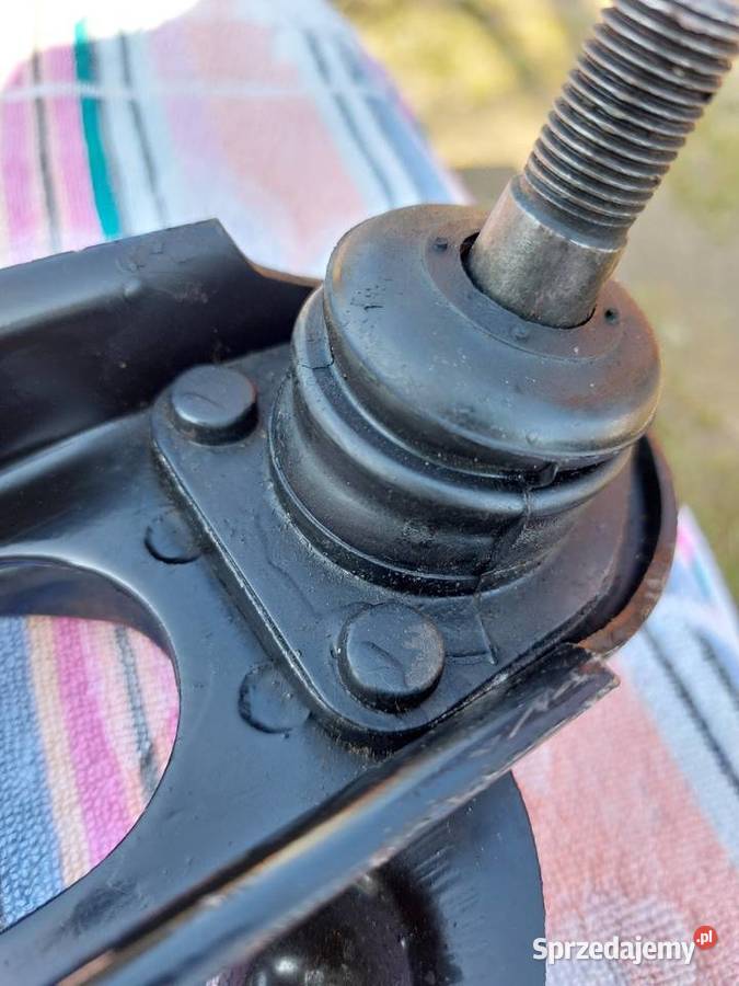 Wahacz lewy górny fiat 125p nowy osobowe Wahacze Cholerzyn sprzedam