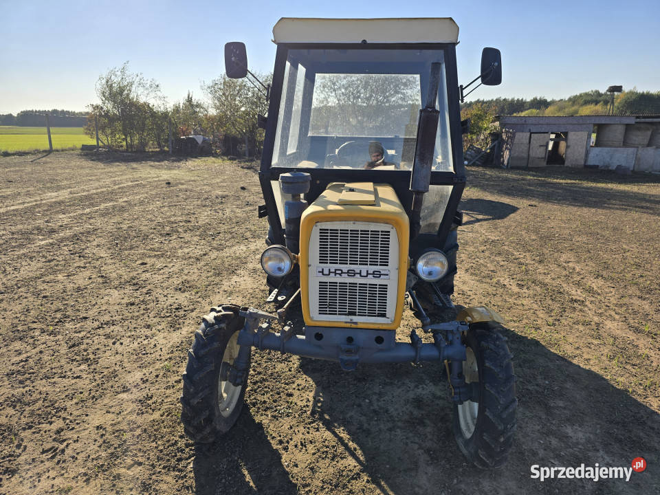 Ciągnik URSUS C330 z kabiną 31