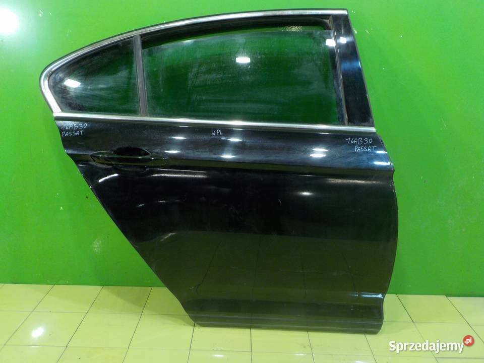 VW PASSAT B8 19r SEDAN 4D drzwi prawe tyl