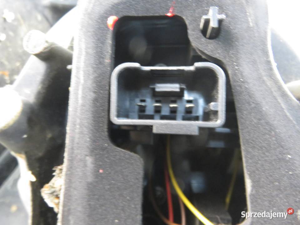 LAMPA PRAWA TYLNA VW GOLF PLUS 5M1 521 osobowe