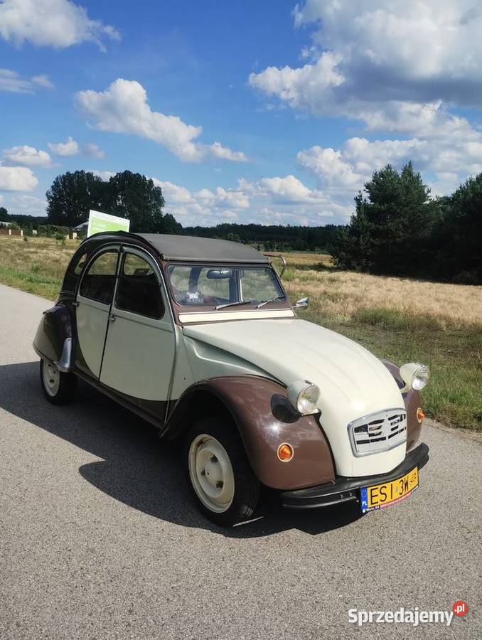Zabytkowy Citroen 2CV z filmu kaczka Żółte łódzkie Sieradz