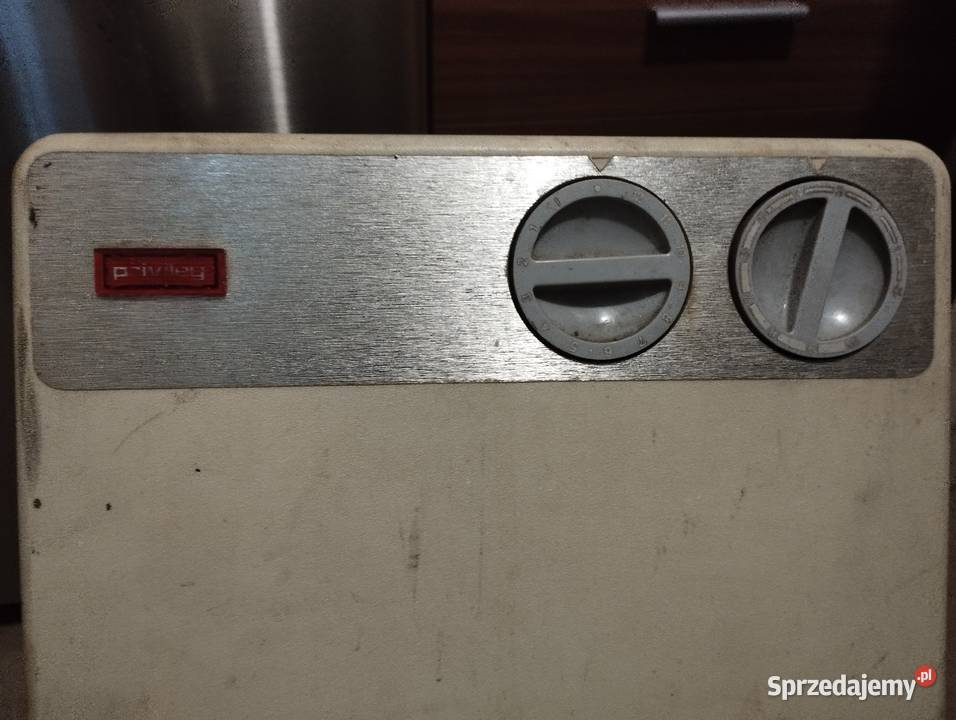 Stary grzejnik elektryczny farelka