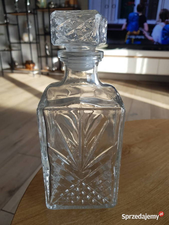 Karafki szkło włoskie Porcelana i szkło