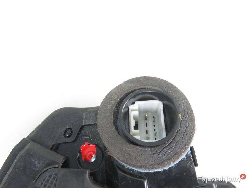 ZAMEK LEWY TYLNY 4 PIN TOYOTA AURIS II E18