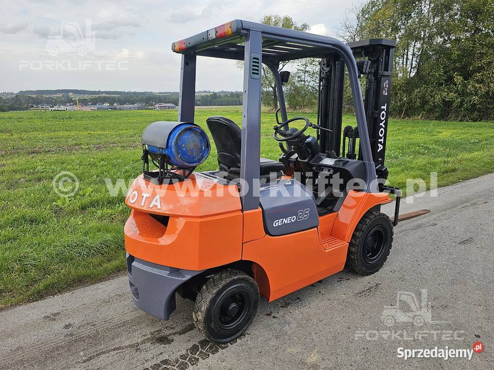 Wózek widłowy TOYOTA 7FGF25 triplex przesuw Motoryzacja