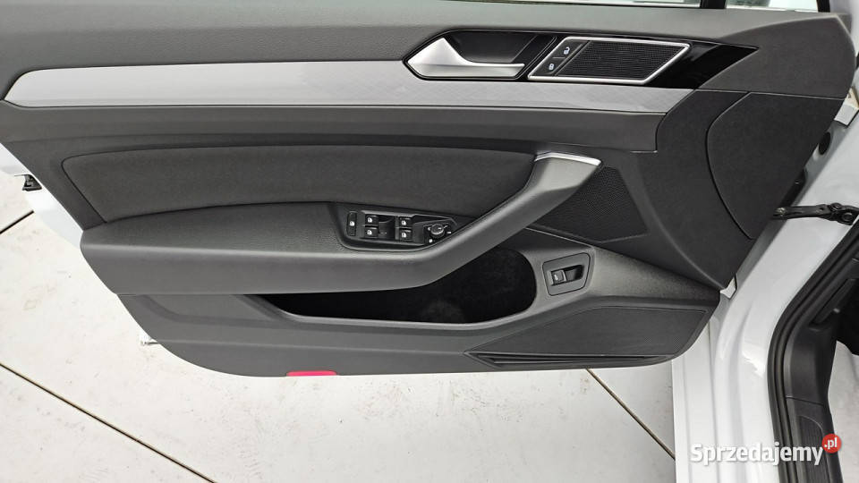 Volkswagen Passat 20 TSI Business DSG Z Warszawa