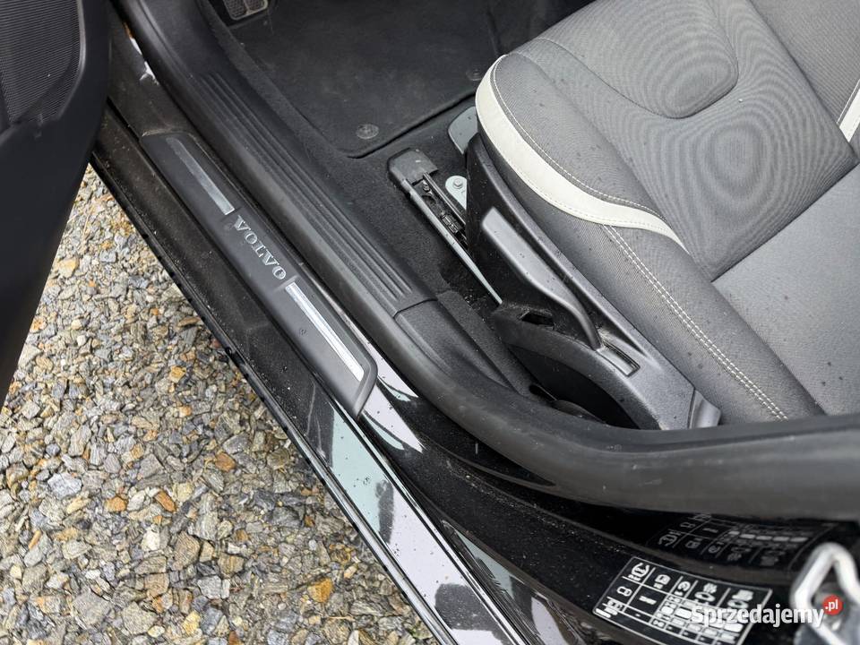VOLVO V40 V4 LIFT 20 Benzyna 2019 MOMENTUM 45 Prudnik sprzedam