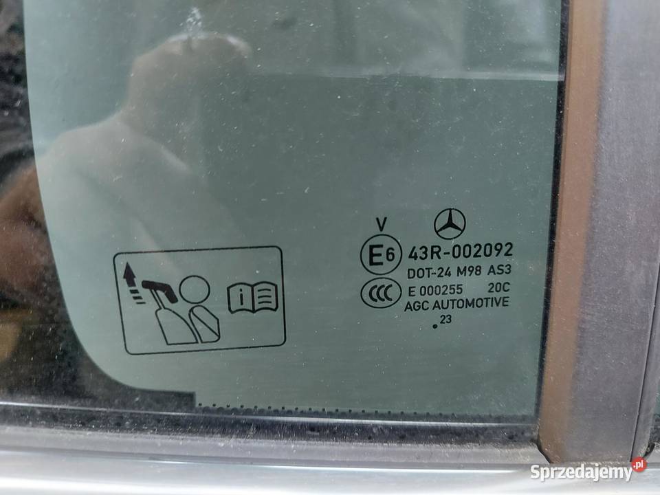 Mercedes EQA 250 W243 DRZWI PRAWE TYŁ czarny 696 Drzwi