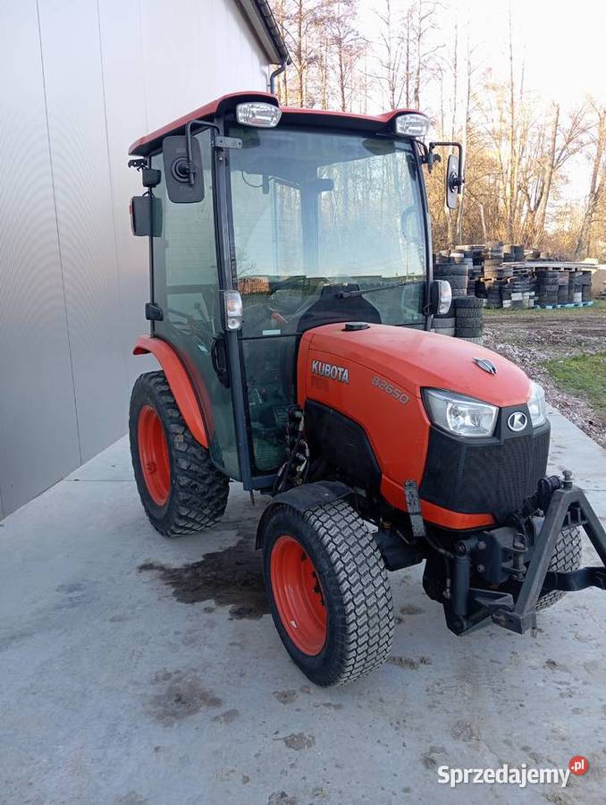 Ciągnik komunalny Kubota B2650 Błędów