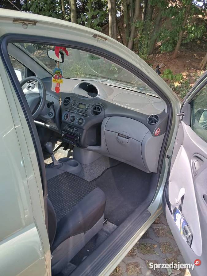 Toyota yaris 2002 jeździ skręca hamuje oc pt śląskie Siemianowice Śląskie