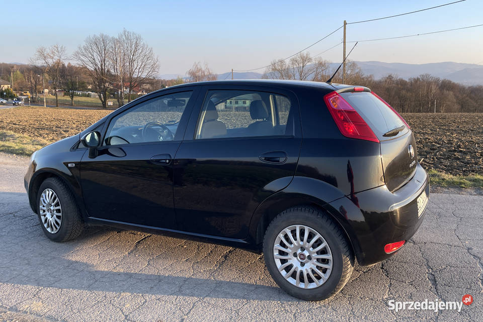 Samochód Fiat Punto 14 77 czarny mały przebieg Bielsko-Biała