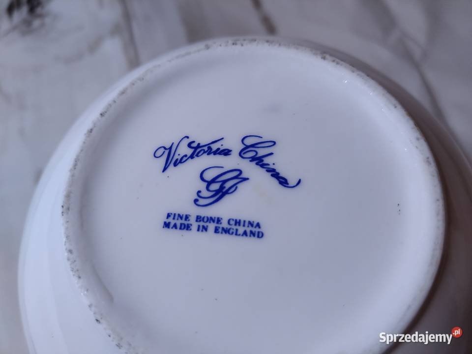 Śliczny angielski wazon z porcelany sygnowany Inowrocław