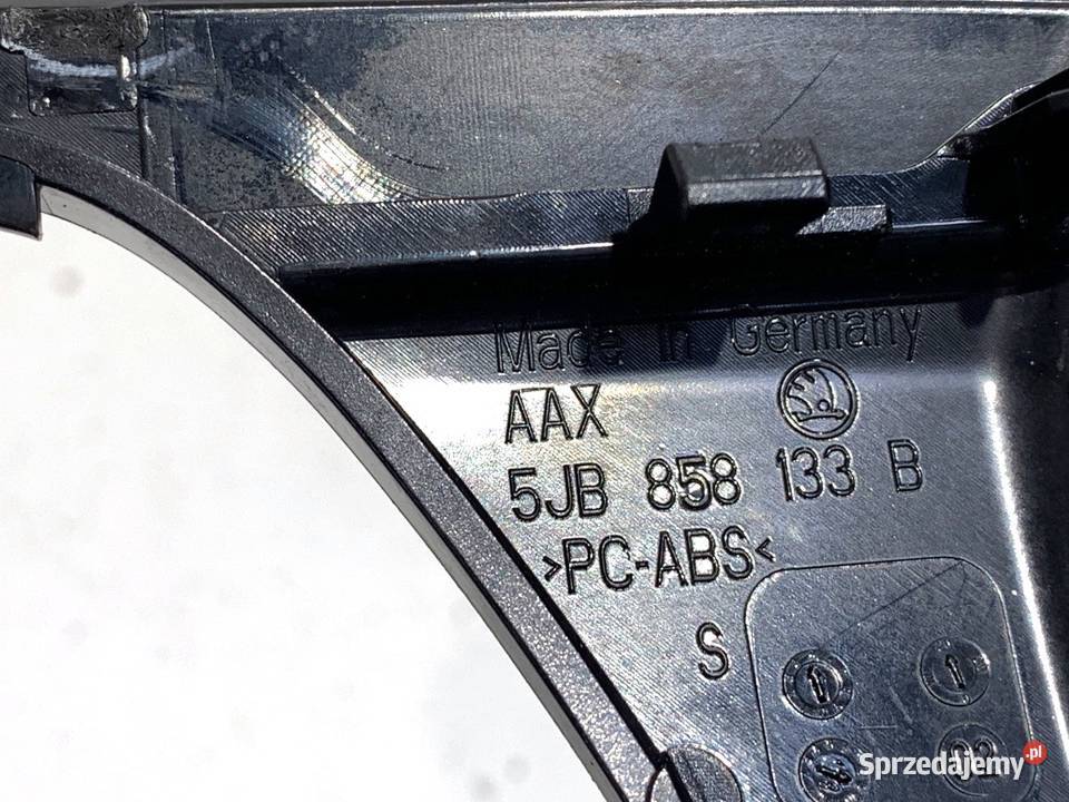 LISTWY DEKOR SKODA RAPID 5JB858134B Hatchback Listwy sprzedam