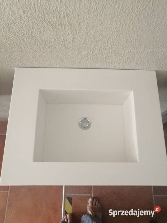 Szafki podwieszane z blatem z Corianu do Pozostałe Komorniki