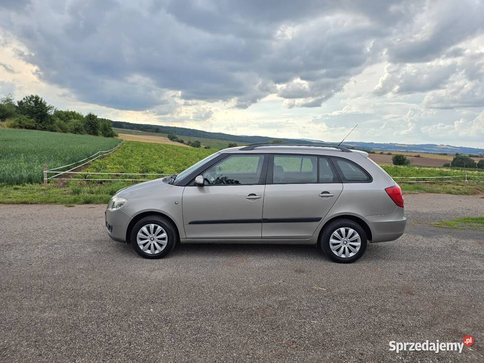 Skoda Fabia 16 benzyna 2011r 185 przebiegu elektryczne lusterka dolnośląskie Sady Górne