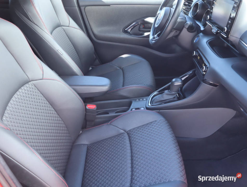 Toyota Yaris 15 Hybrid światła LED łódzkie Łódź
