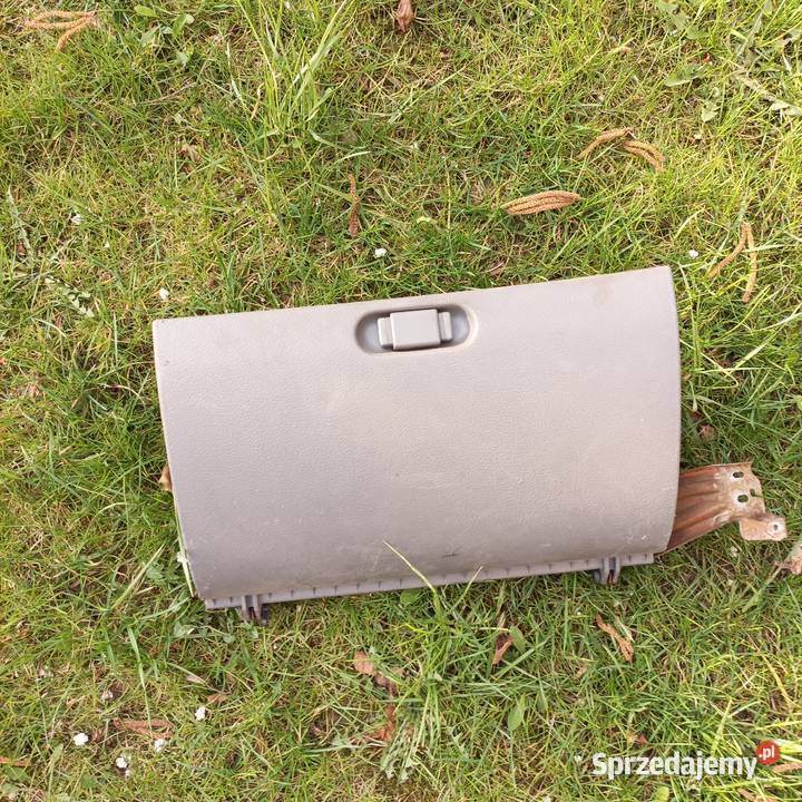 Nissan Serena schowek pasażera 97r Skoczów