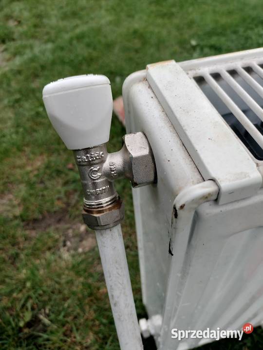 Kaloryfer 80x50 z uchwytem i zaworami