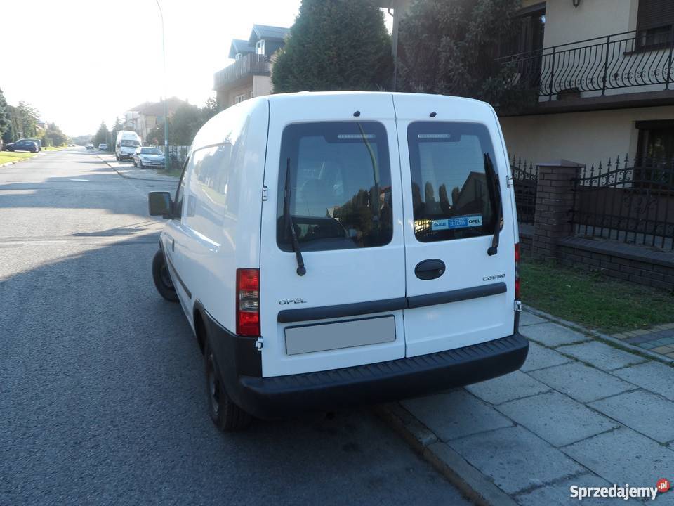 OPEL COMBO 16 BENZYNA SERWISOWANY BEZWYPADKOWY manualna Samochody dostawcze Mielec sprzedam