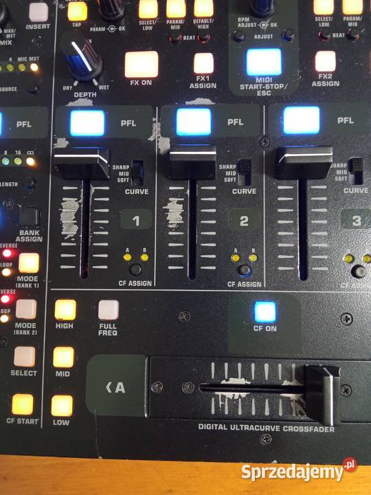 mixer DJ z efektorem Behringer DDM4000 4 mikserym nagłośnienie