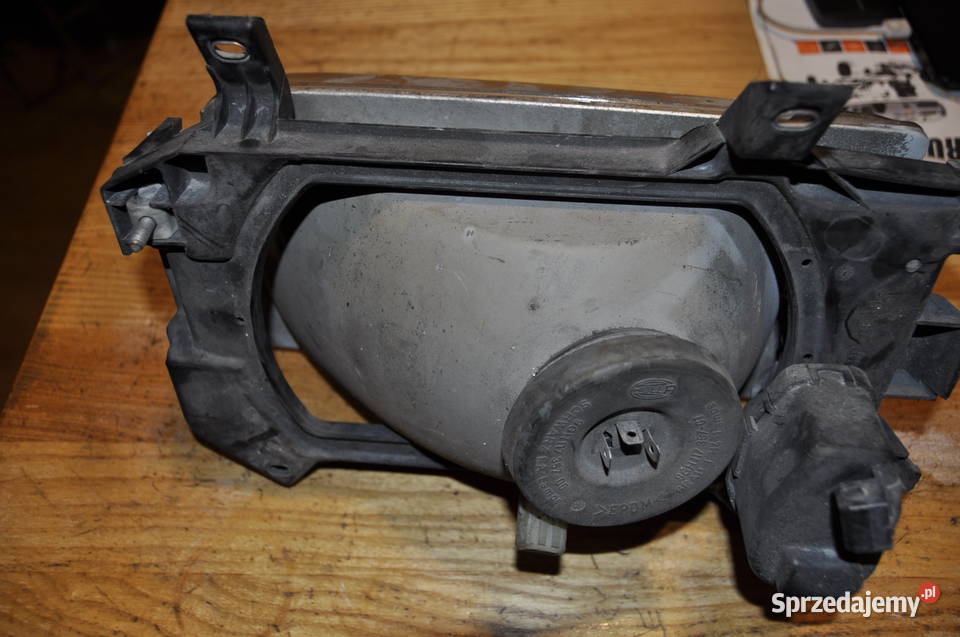VW T4 Lampa przód hella prawa el regulacja Sierakowice sprzedam