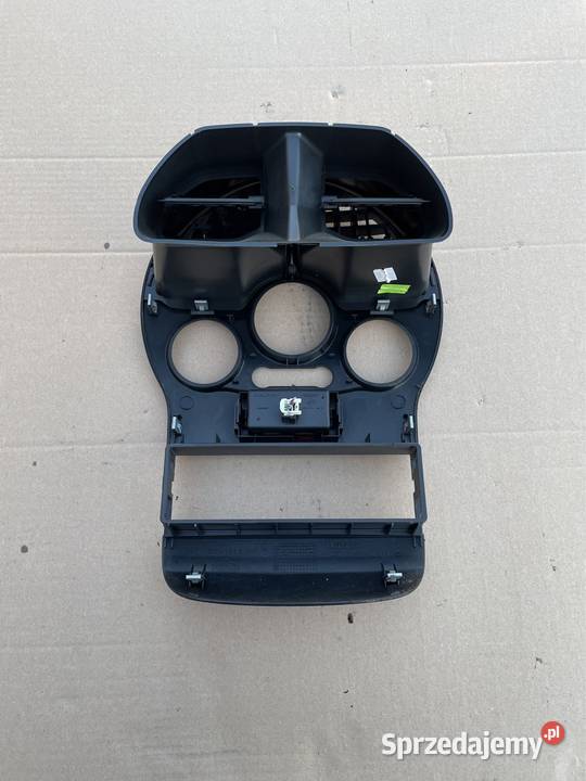 Ramka radia panel środkowy 8200327060 Renault Szczecin
