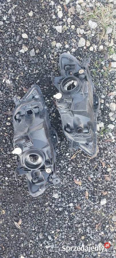 Mazda 323 f 2002 2003 lampa prawa lewa Byków