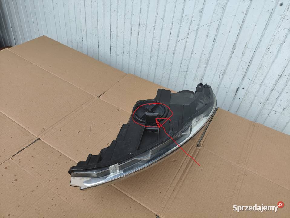 FORD FIESTA MK7 0812 SOCZEWKA LAMPA PRAWA PRZÓD Wałcz