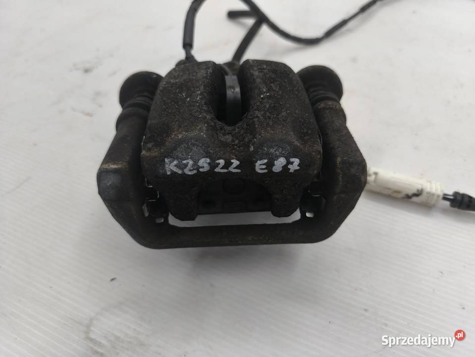 ZACISK LEWY PRZÓD BMW 1 E87 E81 LIFT 16