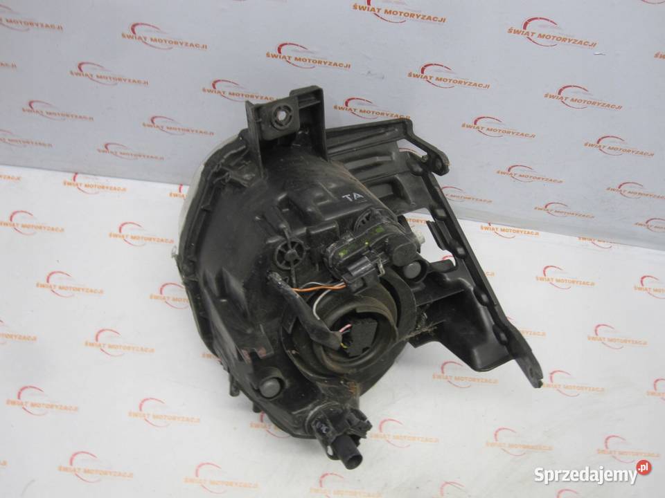 NISSAN JUKE I F15 10r lampa prawa przód HCR660