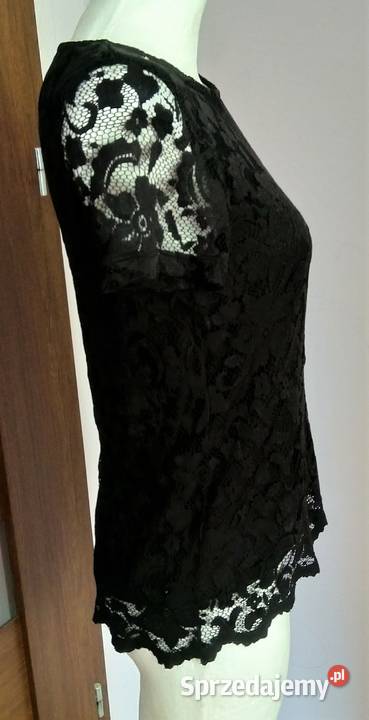 Czarna bluzka z krótkim rękawem z koronką Krosno