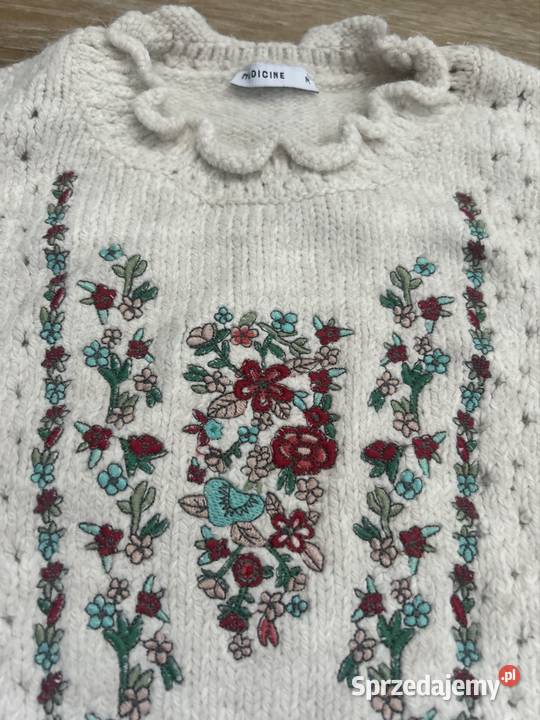 Sweter z haftem M sweter z haftem i falbankami Wyszków