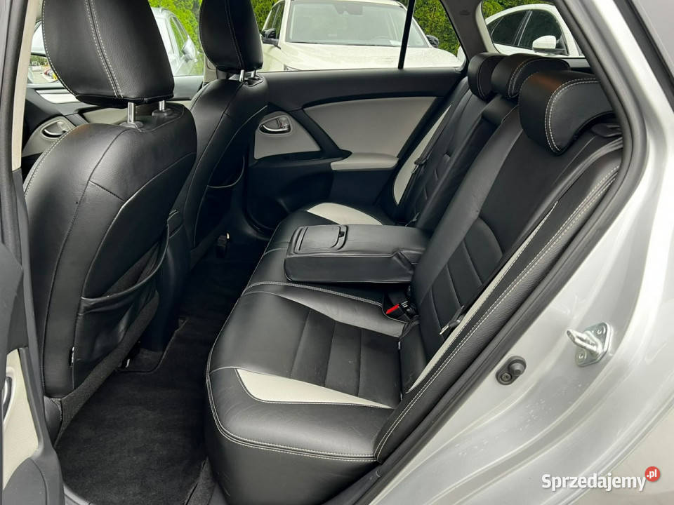 Toyota Avensis 18i 147 Automat Zarejestrowany Baranowo