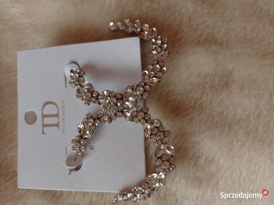 Wytworne bogato zdobione kolczyki ślubne z