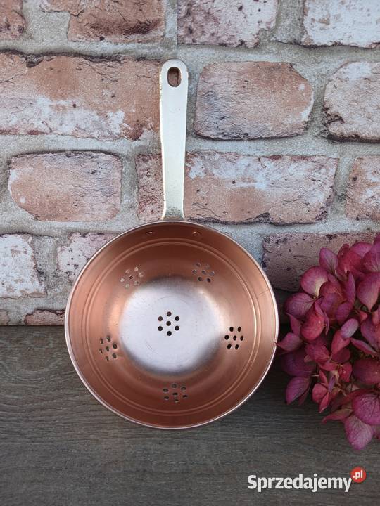 Małe miedziane sitko durszlak z mosiężną rączką