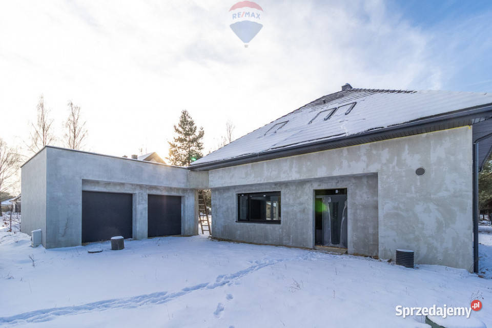 Nowy dom z pompą ciepła i garażem Łodzi