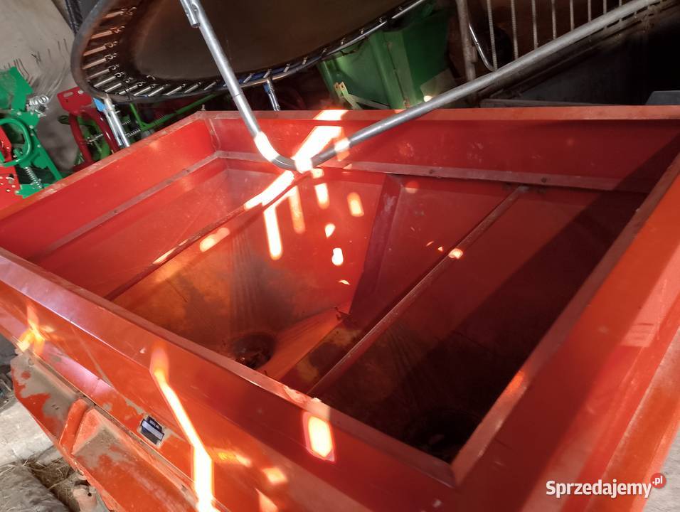 Rozsiewacz nawozu 1500 litrów hydraulika nieuszkodzony Maszyny rolnicze Łęczyca